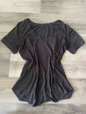 lululemon athletica Black V-Neck Short Sleeve Tee